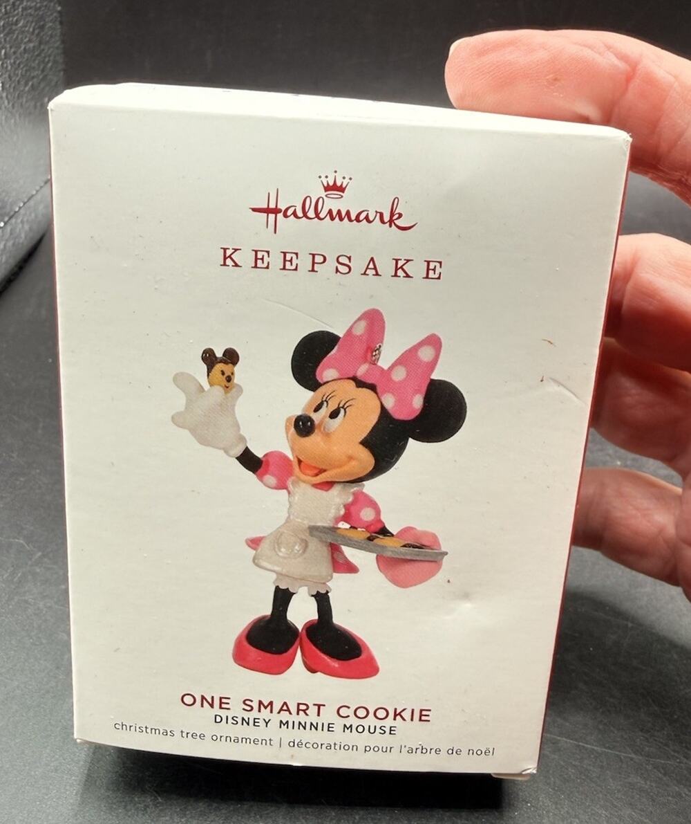 Hallmark ONE Smart Cookie Disney MINNIE MOUSE Keepsake Ornament EUC -48D